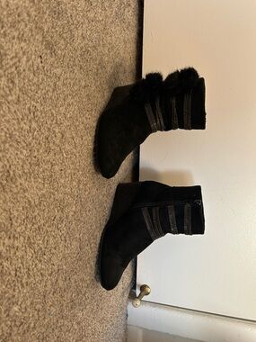 Kids Black Faux Suede Ankle Boots with side zipper and Fur Trim